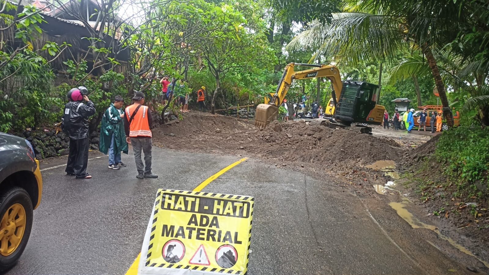 Banjir di Jalur Sanghyang Ambu, Desa Bugbug, Karangasem.