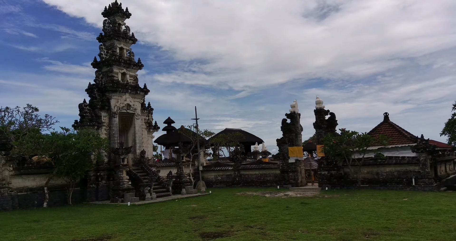 Pura Gunung Payung Desa Kutuh, Desa Kutuh, Kecamatan Kuta Selatan, Badung.