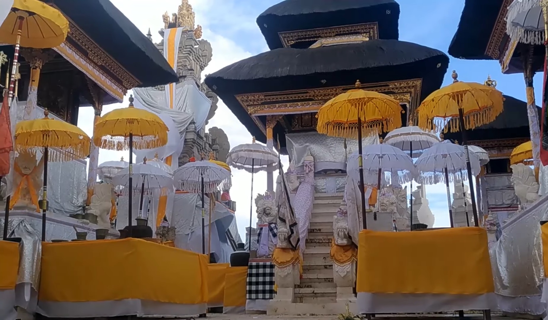 Pura Geger Dalem Pemutih di Desa Adat Peminge, Kelurahan Benoa, Kecamatan Kuta Selatan, Badung sebagai jejak perjalanan Dang Hyang Nirartha.