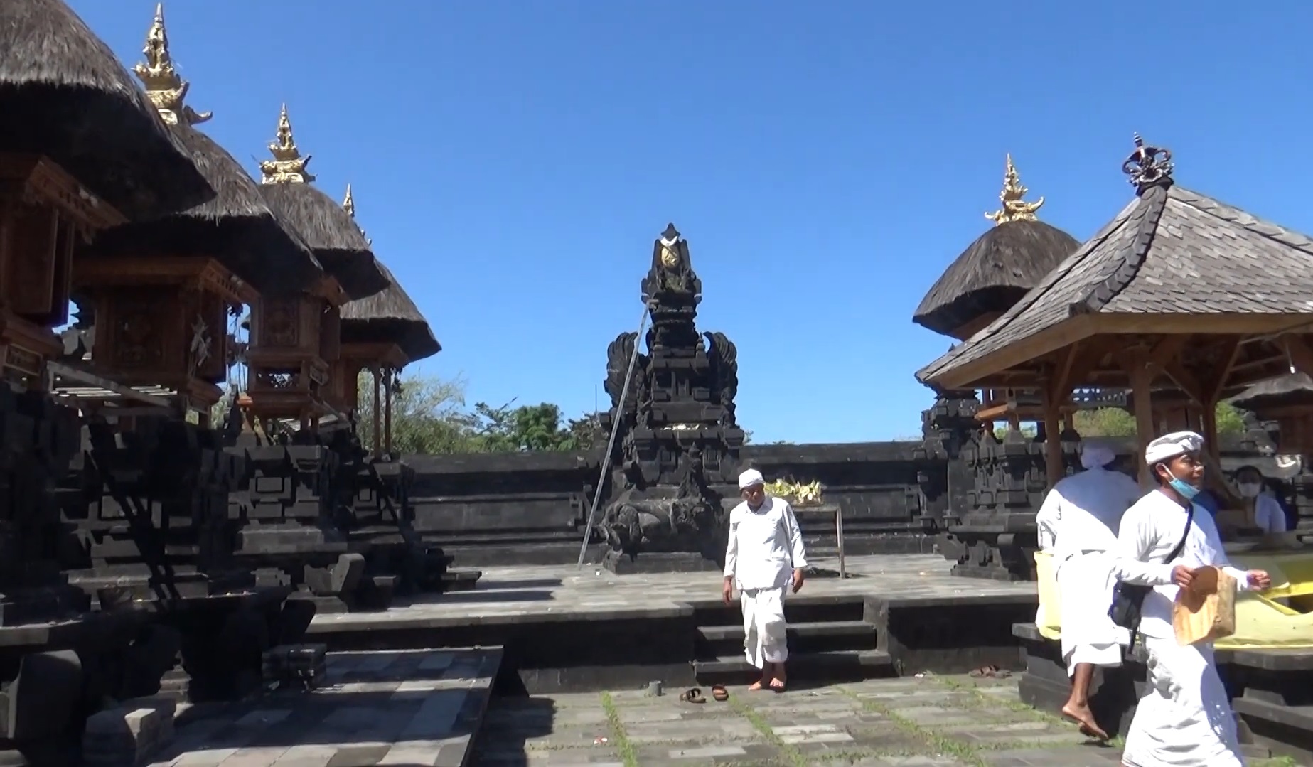 Pura Goa Selonding yang terletak di Desa Pecatu, Kecamatan Kuta Selatan, Kabupaten Badung, Bali.