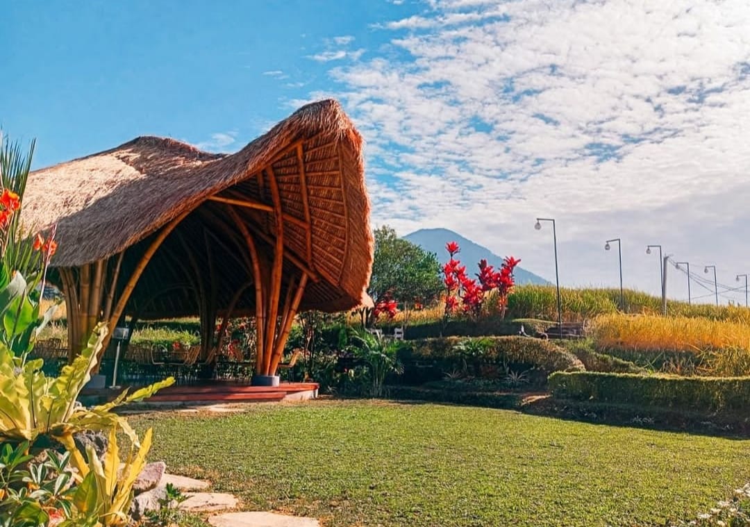 Catavaca Bali, restoran yang terletak di Banjar Dinas Gunungsari Kelod, Jatiluwih, Tabanan, Bali.