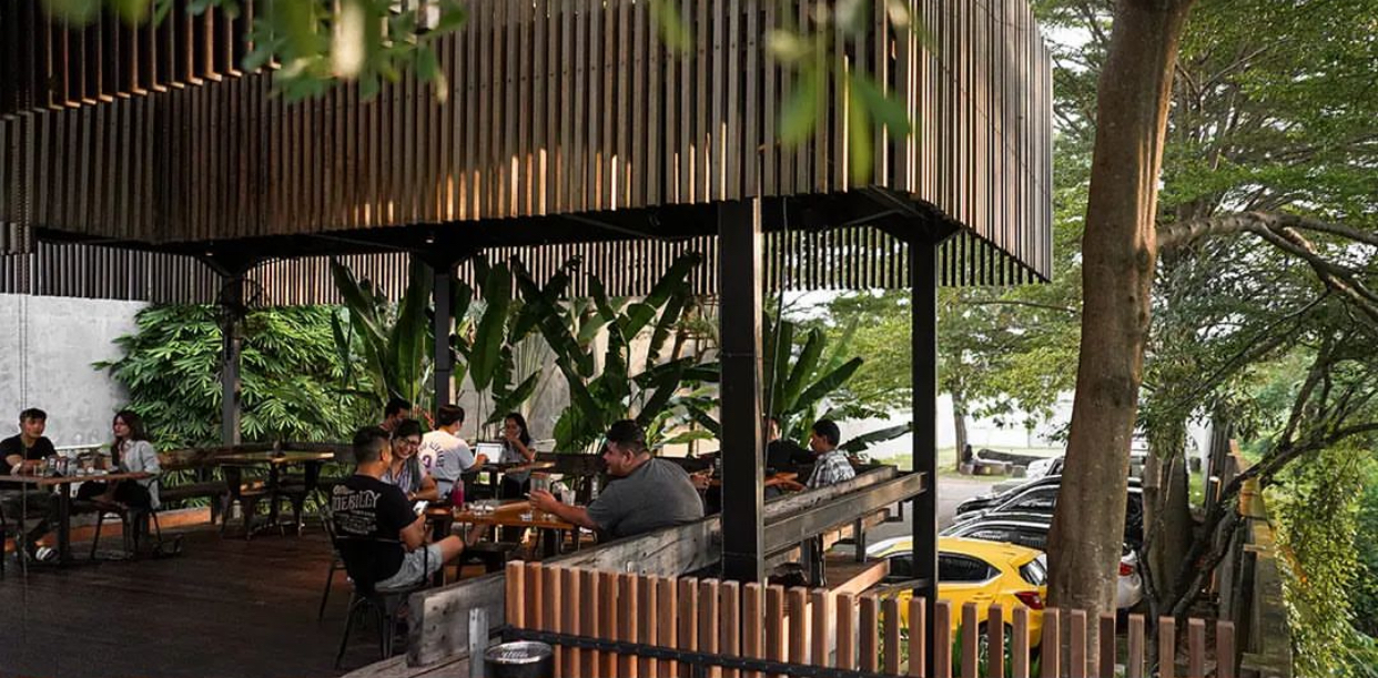 Suasana di 9/11 CCS Cafe Concept Store, Denpasar.