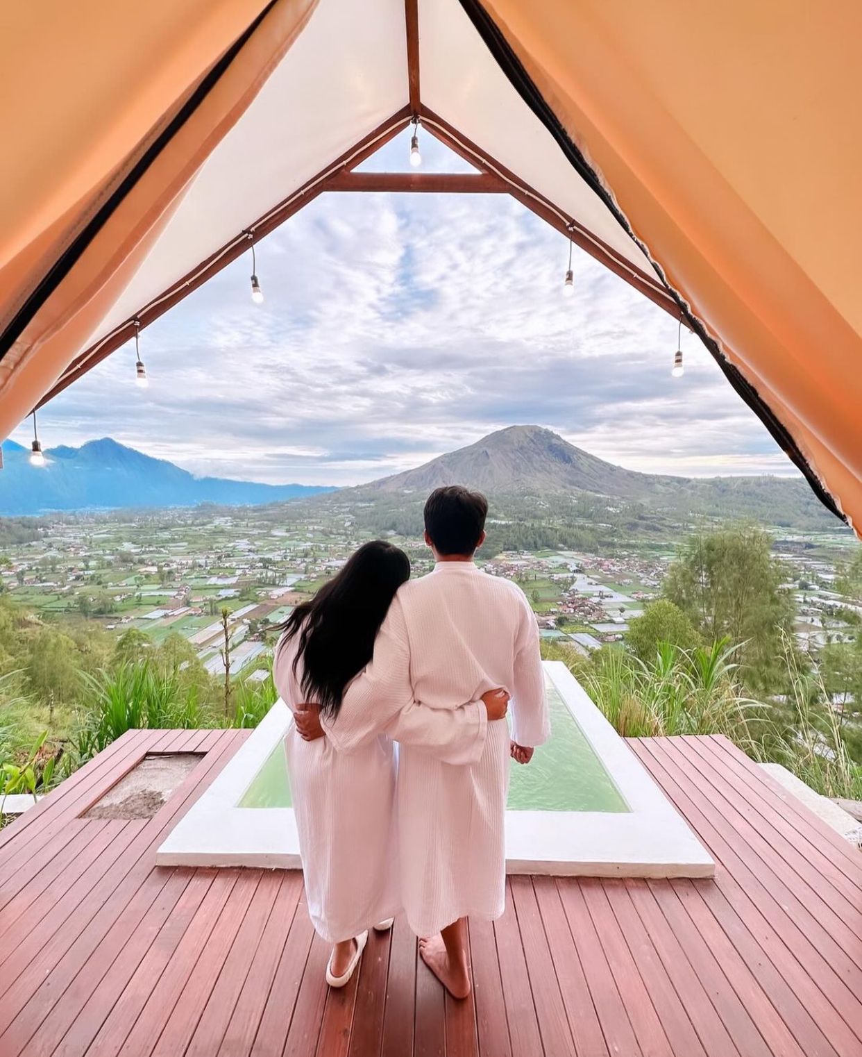 View cantik dari gunung batur semakin menambah kesan romantis saat menginap di Pinggan Luxury Camp, Desa Pinggan, Kecamatan Kintamani