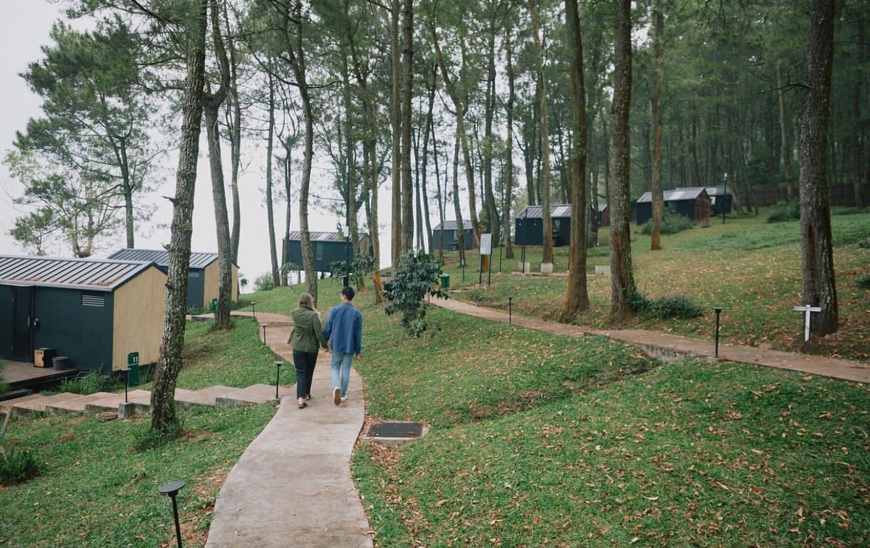 Suasana alam di Bobocabin Coban Rondo, Malang, Jawa Timur.