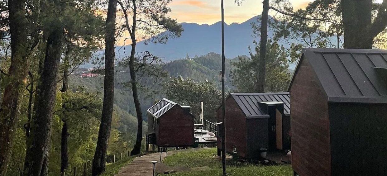 Bobocabin Coban Rondo, Malang, Jawa Timur.