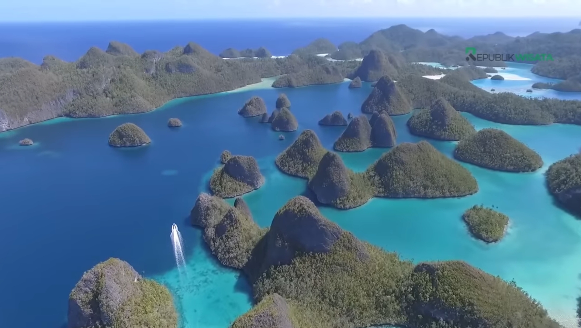 Pesona alam Raja Ampat, Papua Barat.