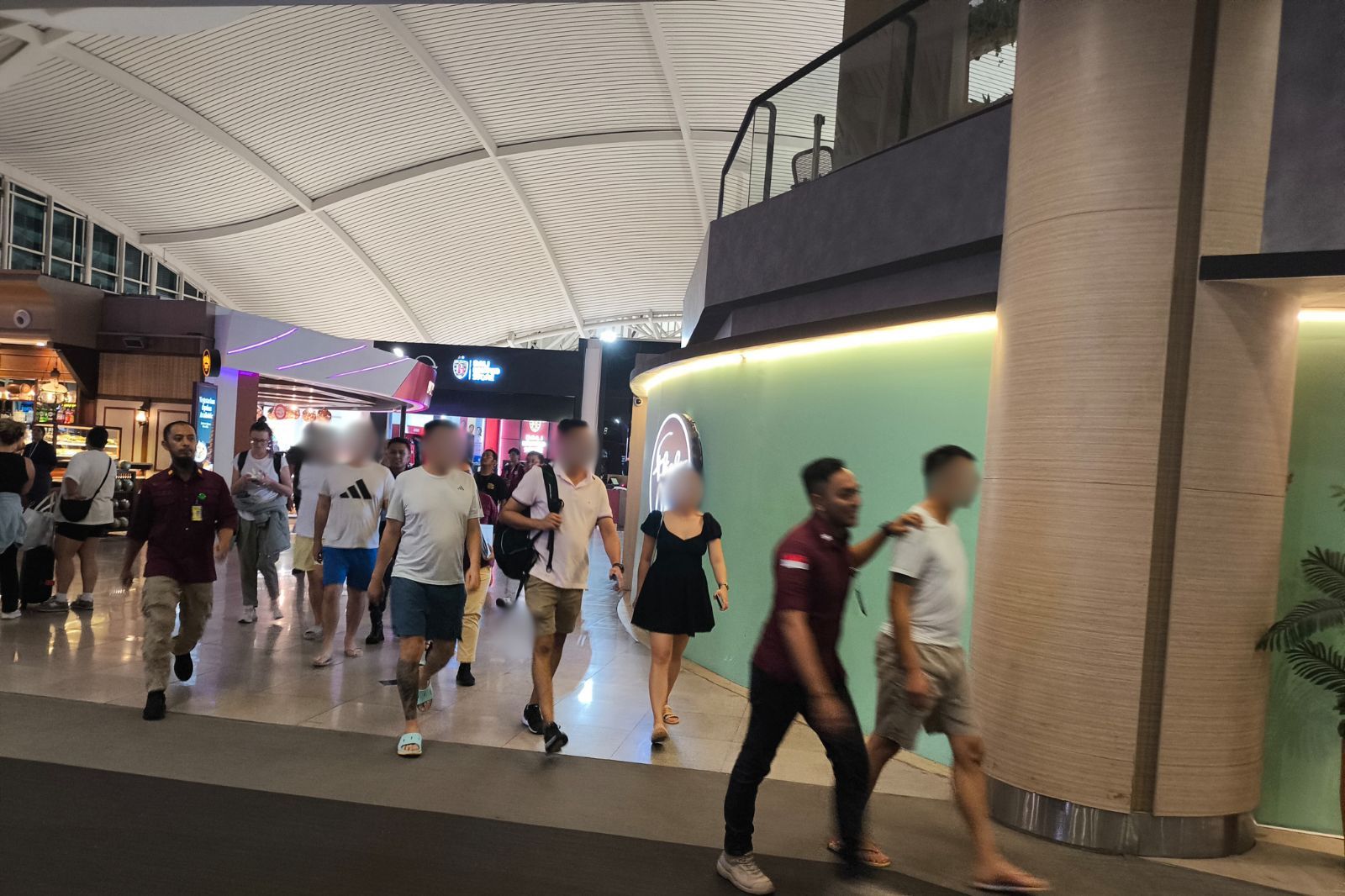 Imigrasi Bali mendeportasi lima WNA asal Taiwan melalui Bandara Ngurah Rai Bali.