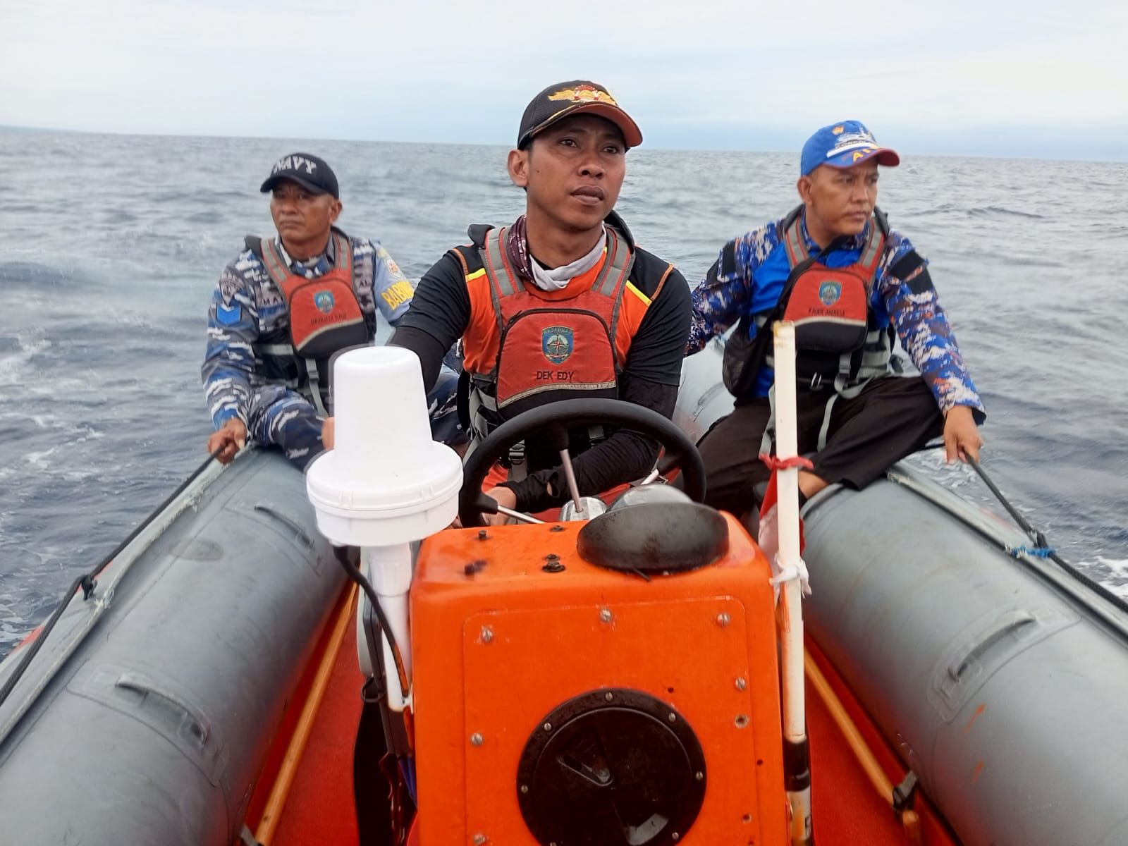 Tim SAR gabungan melanjutkan pencarian nelayan tenggelam di Pantai Bunutan Karangasem namun terkendala cuaca buruk.