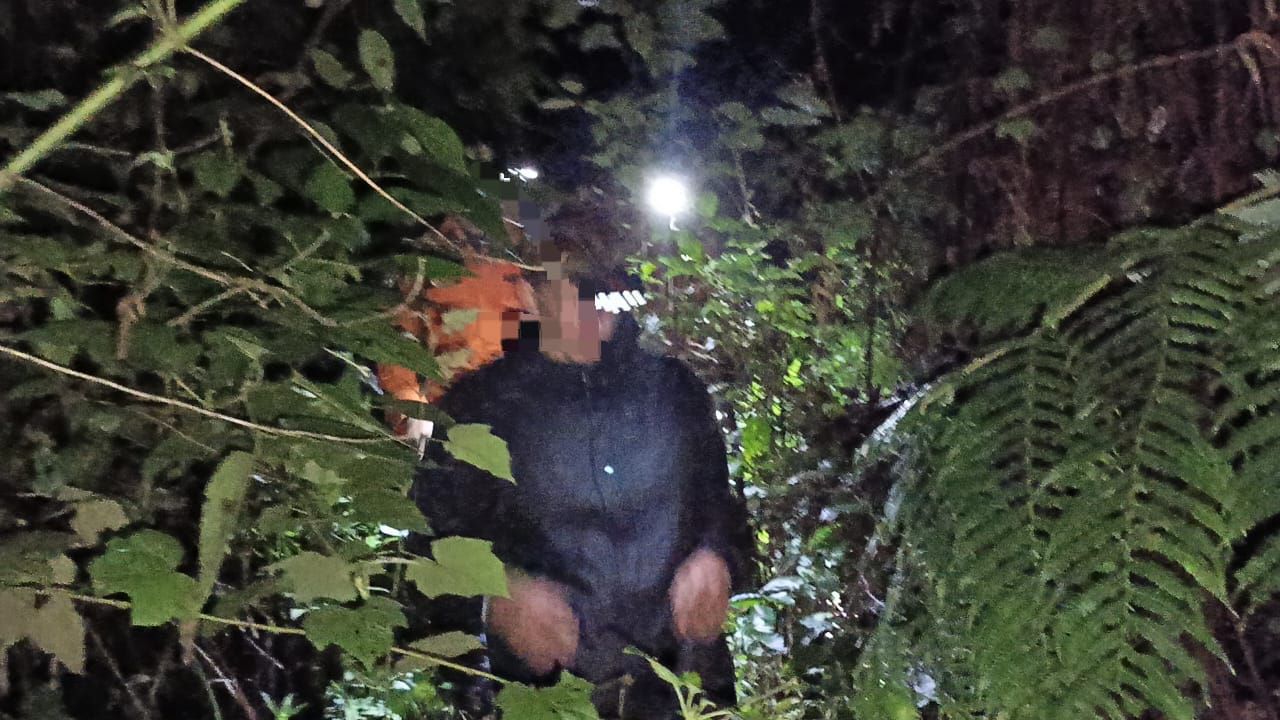 Tim SAR menemukan dua orang WNA Inggris yang hilang ketika mendaki Gunung Agung Karangasem.