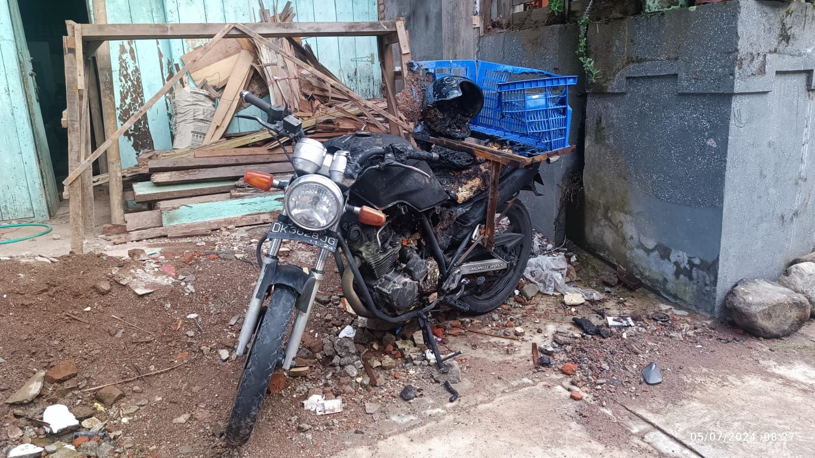 Yamaha Scorpio milik Sudarma di Klungkung terbakar habis.