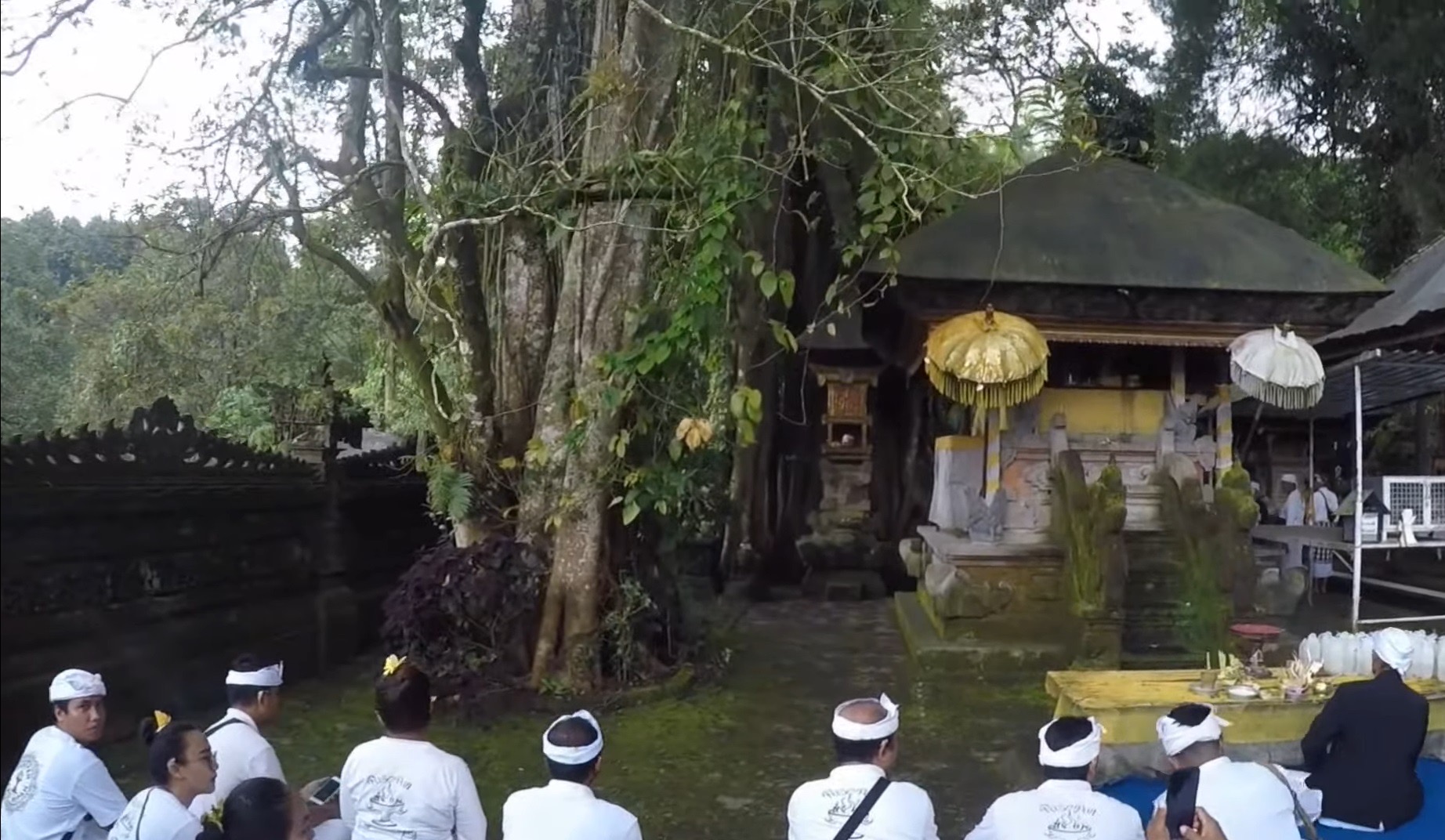 Pura Luhur Pucak Sangkur yang merupakan pura kahyangan jagat di DesanAdat Kenbang Merta Kecamatan Baturiti, Tabanan, Bali.