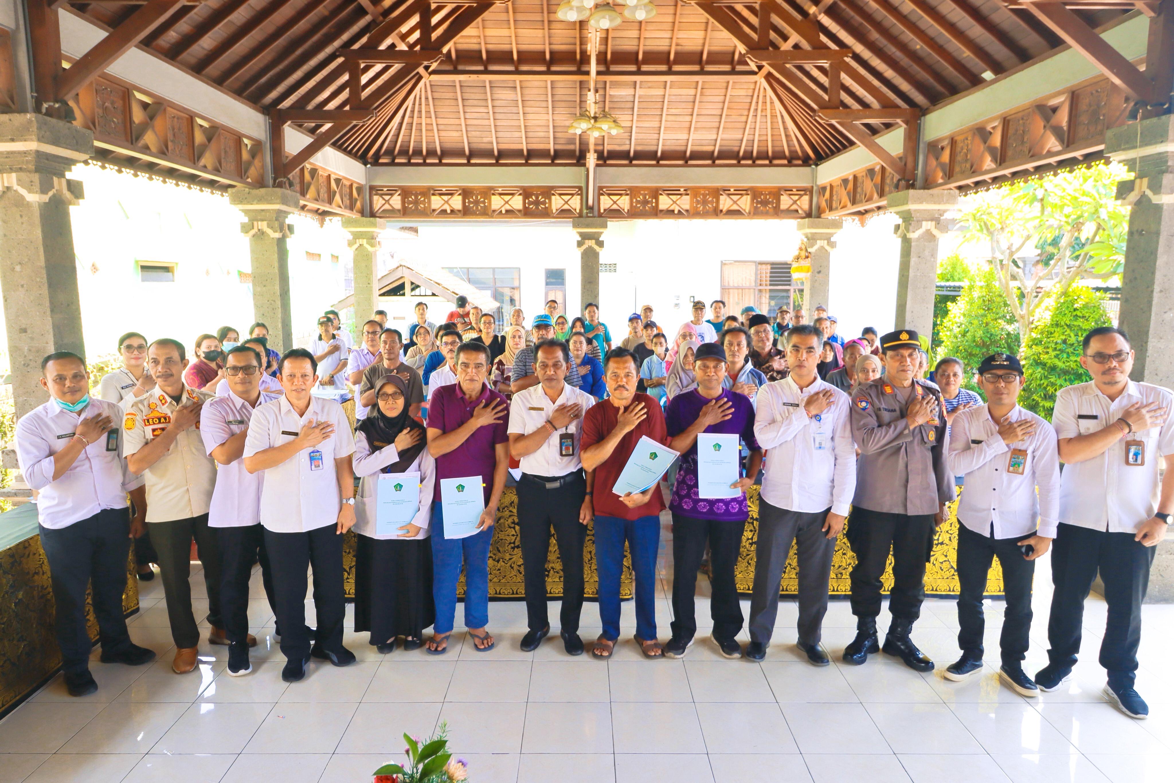 Penyerahan SPPKD  kepada warga Kelurahan Gilimanuk