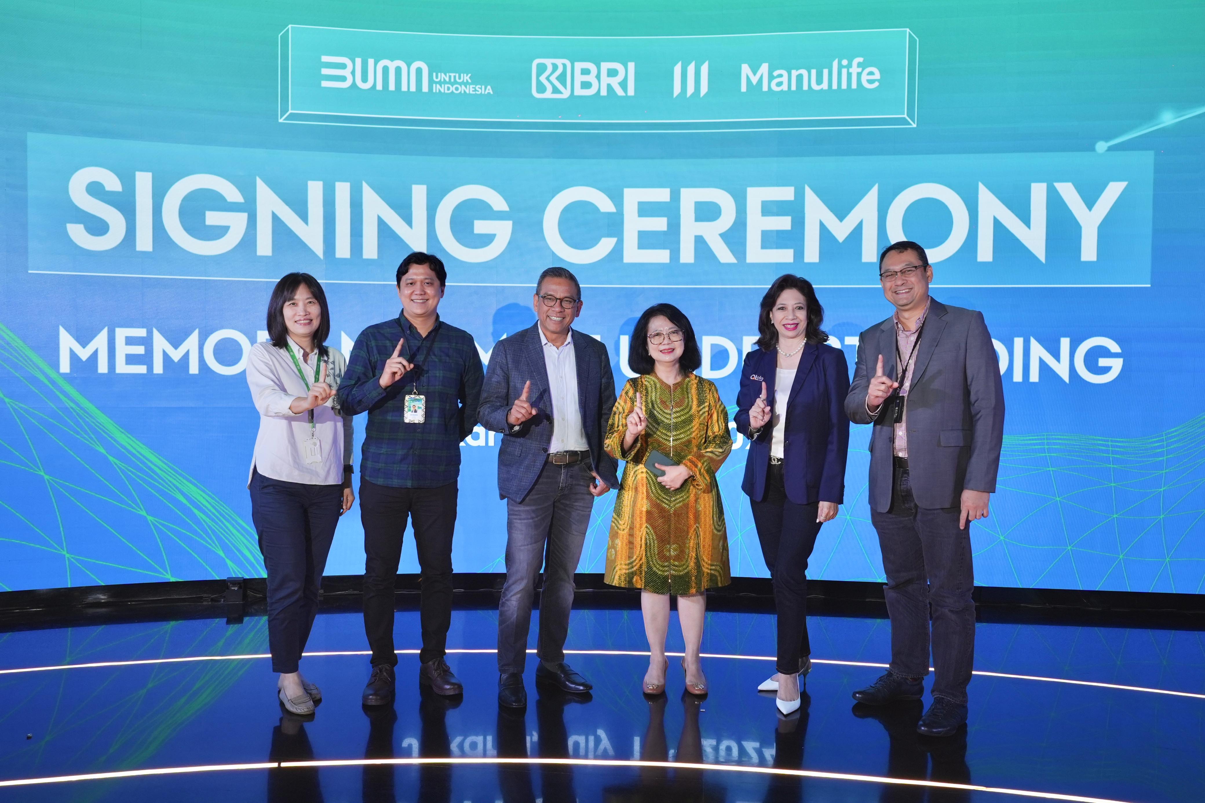 Director of Wholesale and Institutional Business BRI Agus Noorsanto dengan Direktur & Chief Financial Officer Manulife Indonesia Meylindawati.