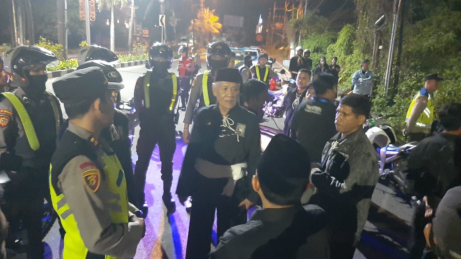 Polisi membubarkan anggota PSHT yang konvoi di jalan raya Denpasar dan Kuta.