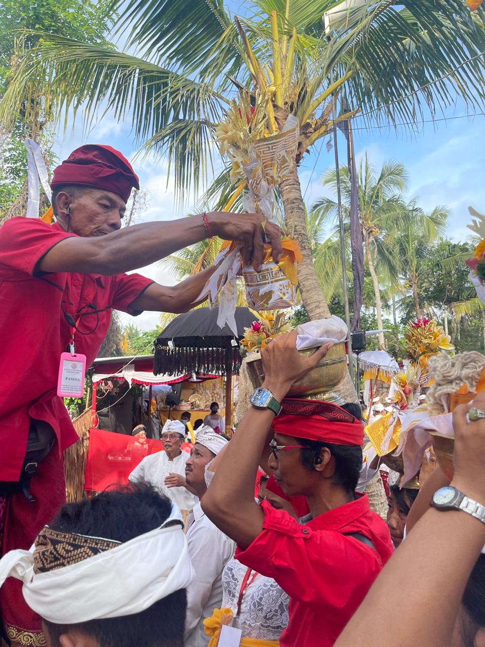 Ngaben merupakan ritual kematian yang pantang menggunakan padewasan Kala Gotongan dan Semut Sedulur.