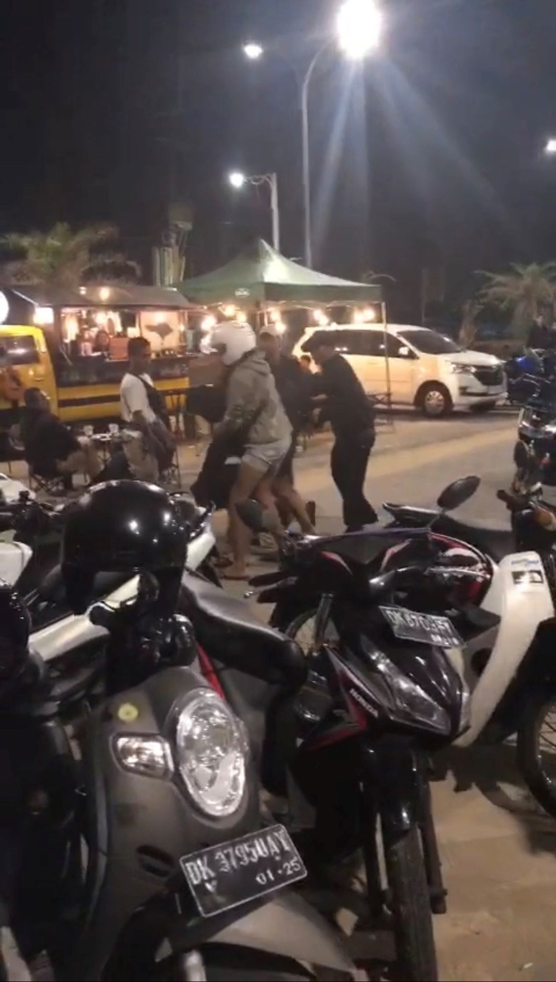 Pemotor di Kuta melakukan kekerasan terhadap petugas Bakamda.