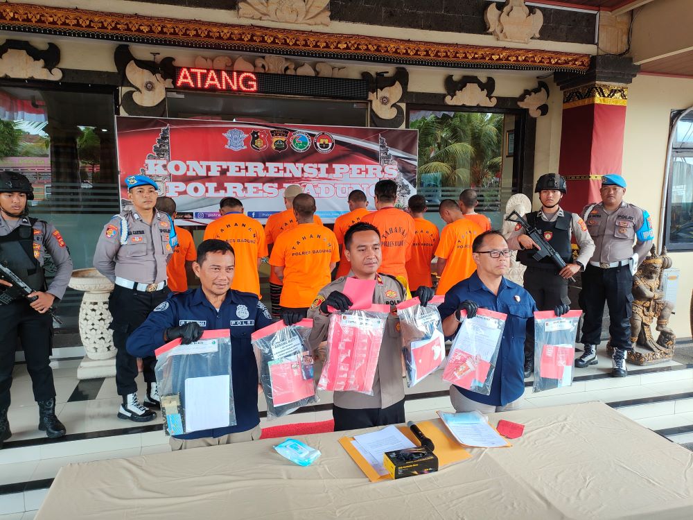Wakapolres Badung, Kompol I Made Pramasetia mengungkap penangkapan kasus narkoba melibatkan sepasang kekasih.