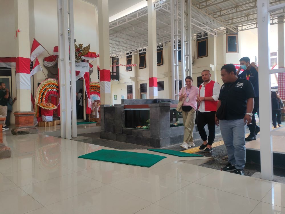 Bule Rusia Anton Simutov ,41, diadili di PN Denpasar kasus rudapaksa wanita Belarusia.
