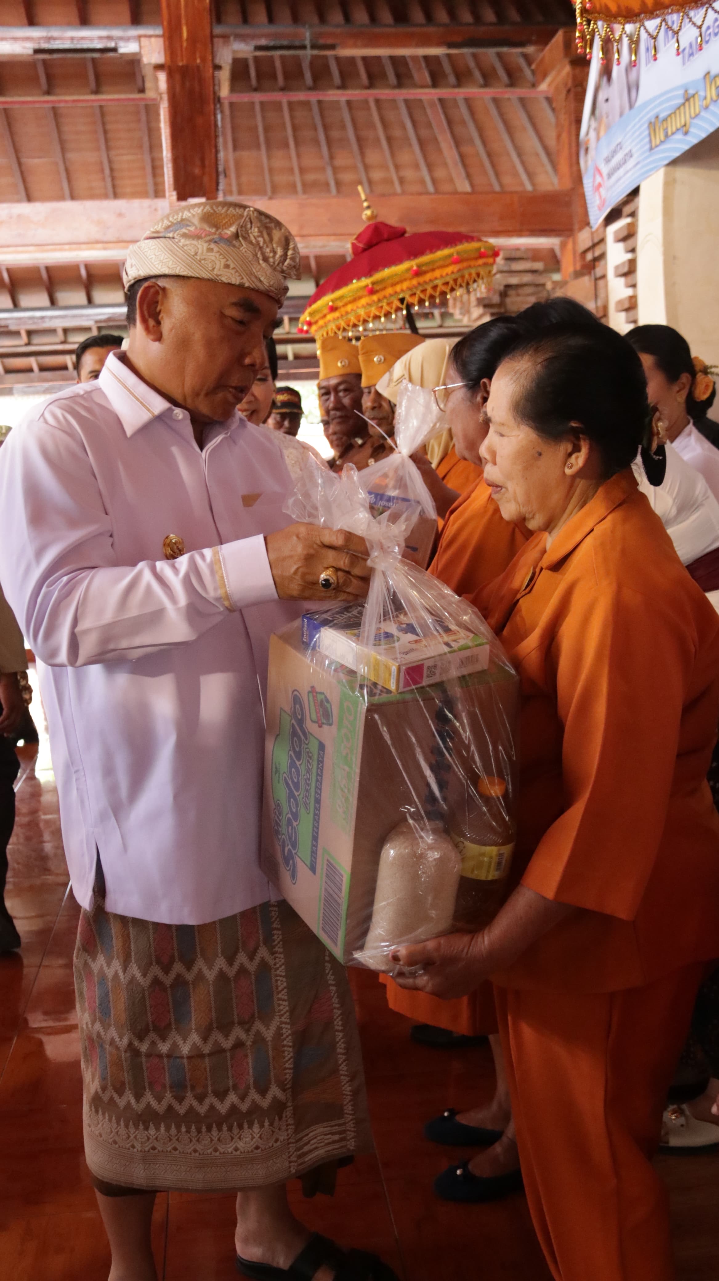 Tatap muka Bupati Jembrana I Nengah Tamba bersama veteran dan janda veteran di Pendopo Kesari, Kecamatan Negara, Sabtu (17/8/2024)