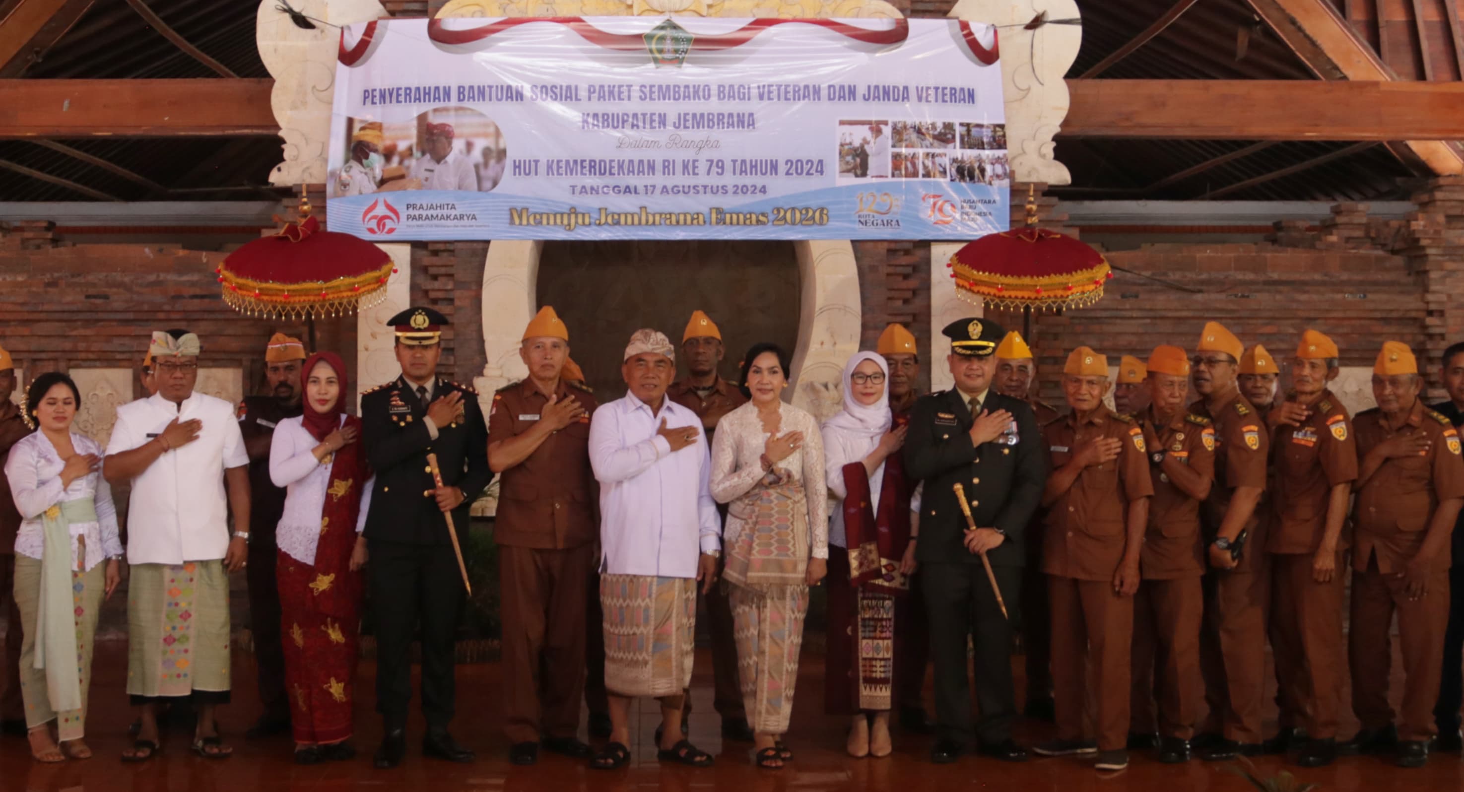 Tatap muka Bupati Jembrana I Nengah Tamba bersama veteran dan janda veteran di Pendopo Kesari, Kecamatan Negara, Sabtu (17/8/2024)