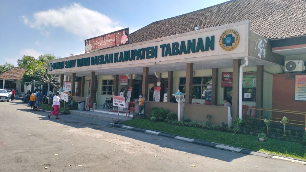 RSUD Tabanan membangun gedung parkir yang memanfaatkan eks Kantor Dispar Tabanan.