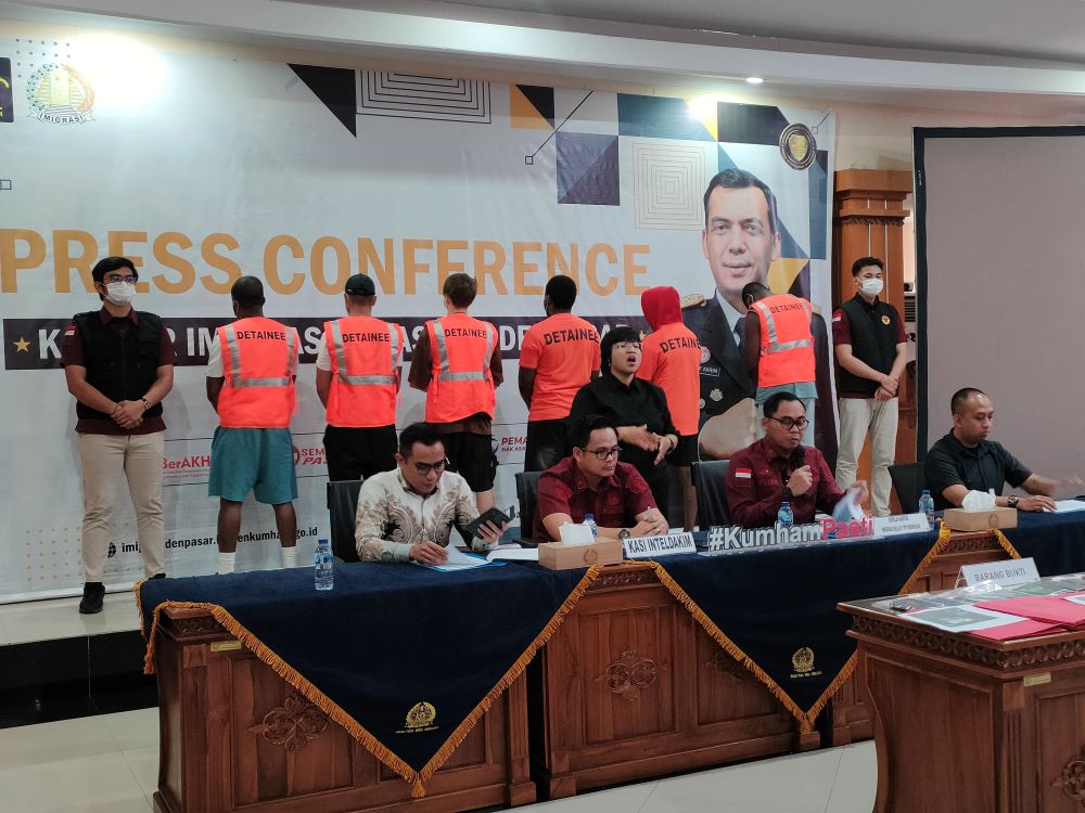 Enam WNA diamankan Imigrasi Ngurah Denpasar dengan berbagai pelanggaran termasuk izin tinggal.