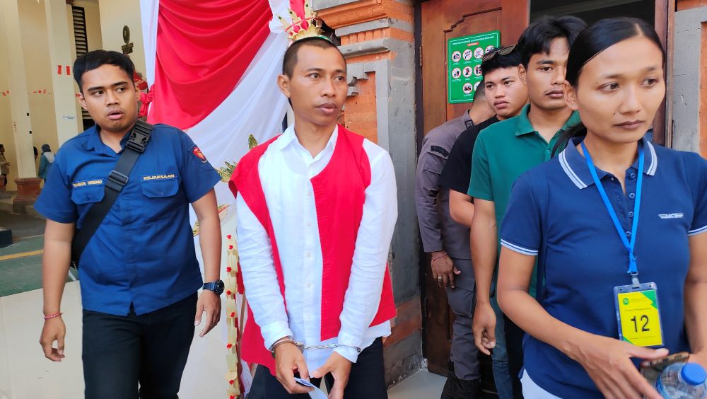 Sukena warga Bongkasa, Badung diadili di PN Denpasar gegara pelihara Landak Jawa.