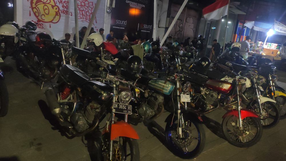 Komunitas CB Denpasar menggelar acara Kopdar bersama pecinta motor modifikasi.