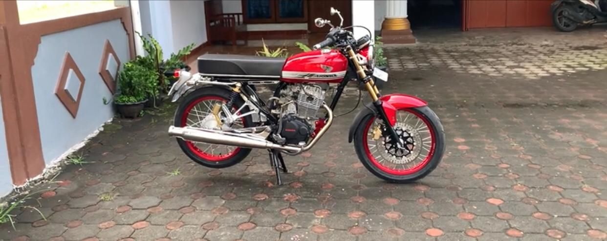 Hanya dalam waktu satu bulan modifikasi Mega Pro jadi CB 100 Style Bali kelar.