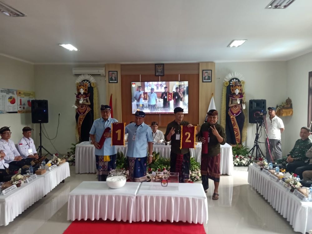 KPU Jembrana mengumumkan nomor urut pasangan calon Bupati dan Wakil Bupati Jembrana dalam Pilkada 2024.
