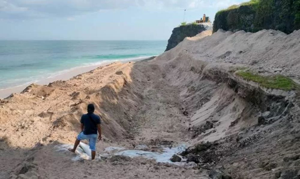 Kejagung lakukan pemeriksaan sejumlah pejabat terkait proyek pengerukan tebing di Kuta Selatan Badung.