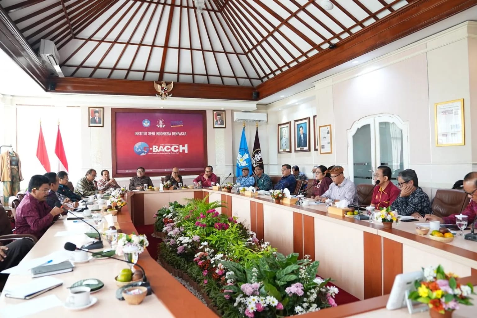 KOMITMEN: Pasamuan Pimpinan dan Guru Besar Perguruan Tinggi di Bali bertajuk Nayaka-Bali-Nagata (Kepemimpinan Bali Masa Depan) dihadiri 12 rektor dan 10 guru besar perguruan tinggi negeri dan swasta.