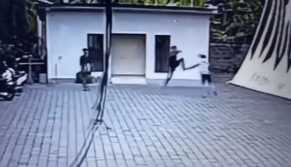 Rekaman CCTV aksi penganiayaan brutal yang dilakukan residivis remaja di Denpasar.