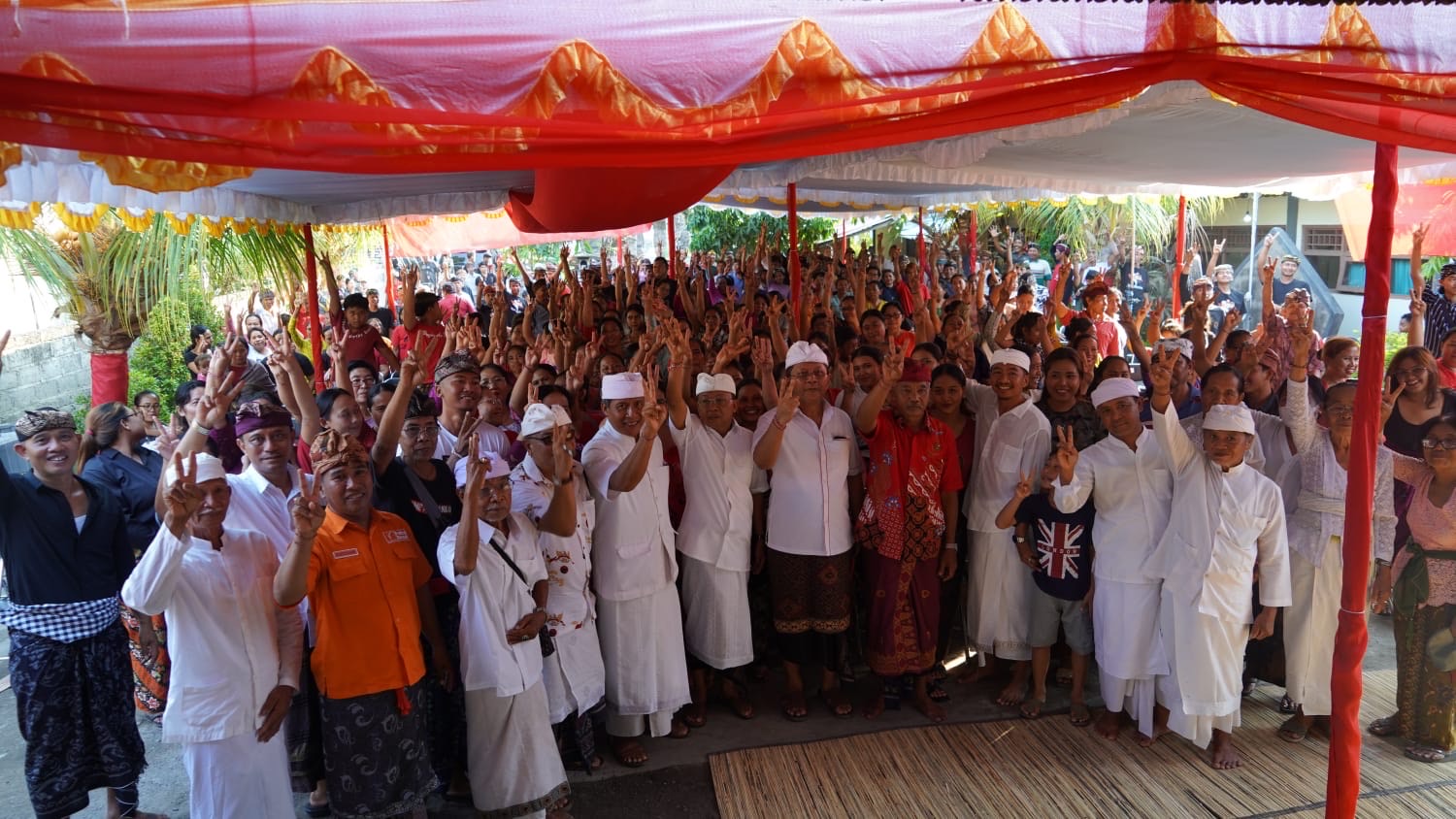 KOMITMEN: Paslon Gubernur dan Wakil Gubernur Bali nomor 2 Wayan Koster dan Nyoman Giri Prasta (Koster-Giri)