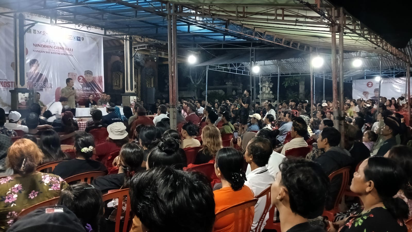Kampanye Bang Ipat di Desa Melaya yang dihadiri ribuan warga, Jumat (22/11/2024).