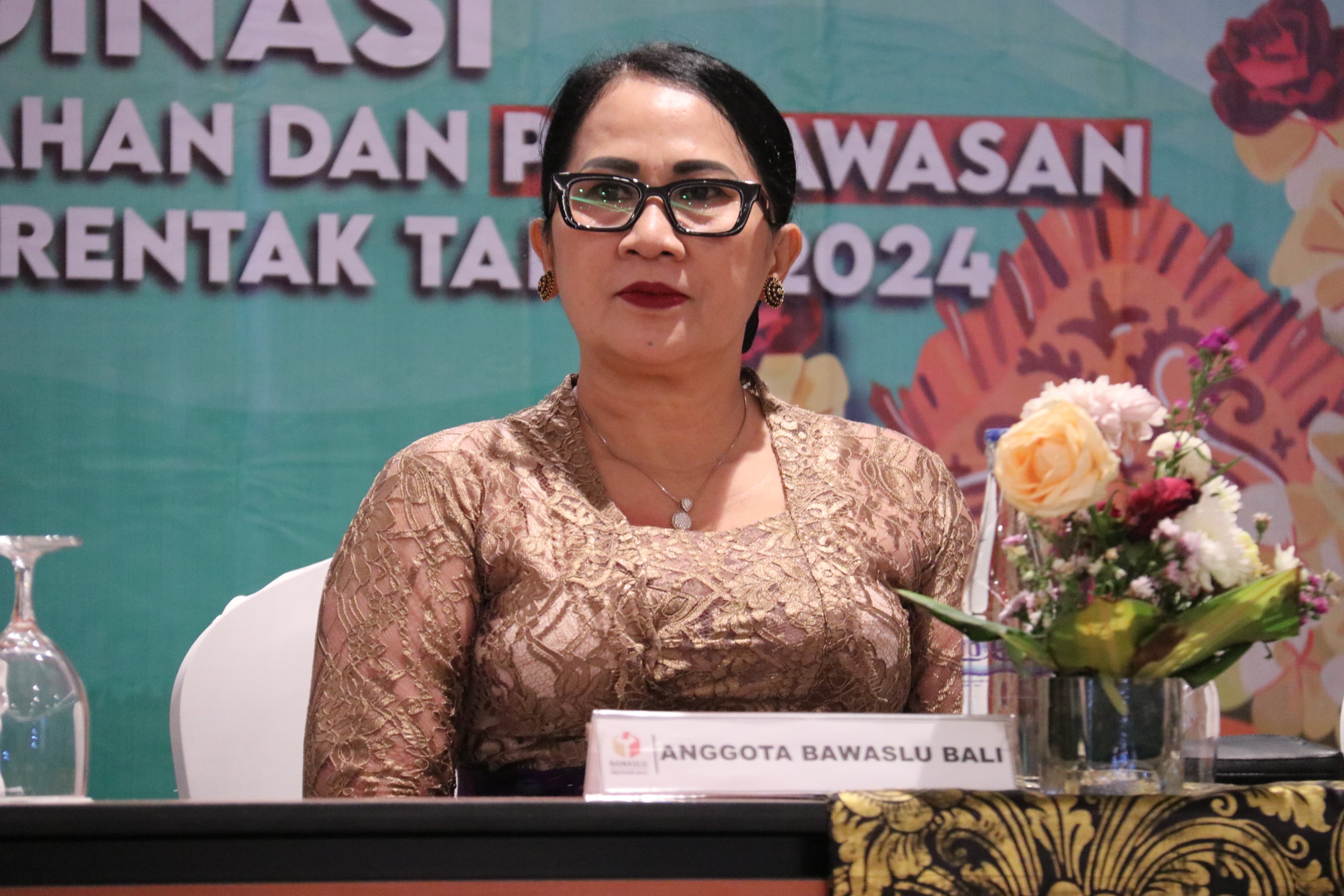 HASIL PENGAWASAN:&nbsp;Koordinator Divisi Pencegahan, Partisipasi Masyarakat, dan Hubungan Masyarakat Bawaslu Bali, Ketut Ariyani di&nbsp;Kantor Panwas Gianyar, Rabu (4/12)