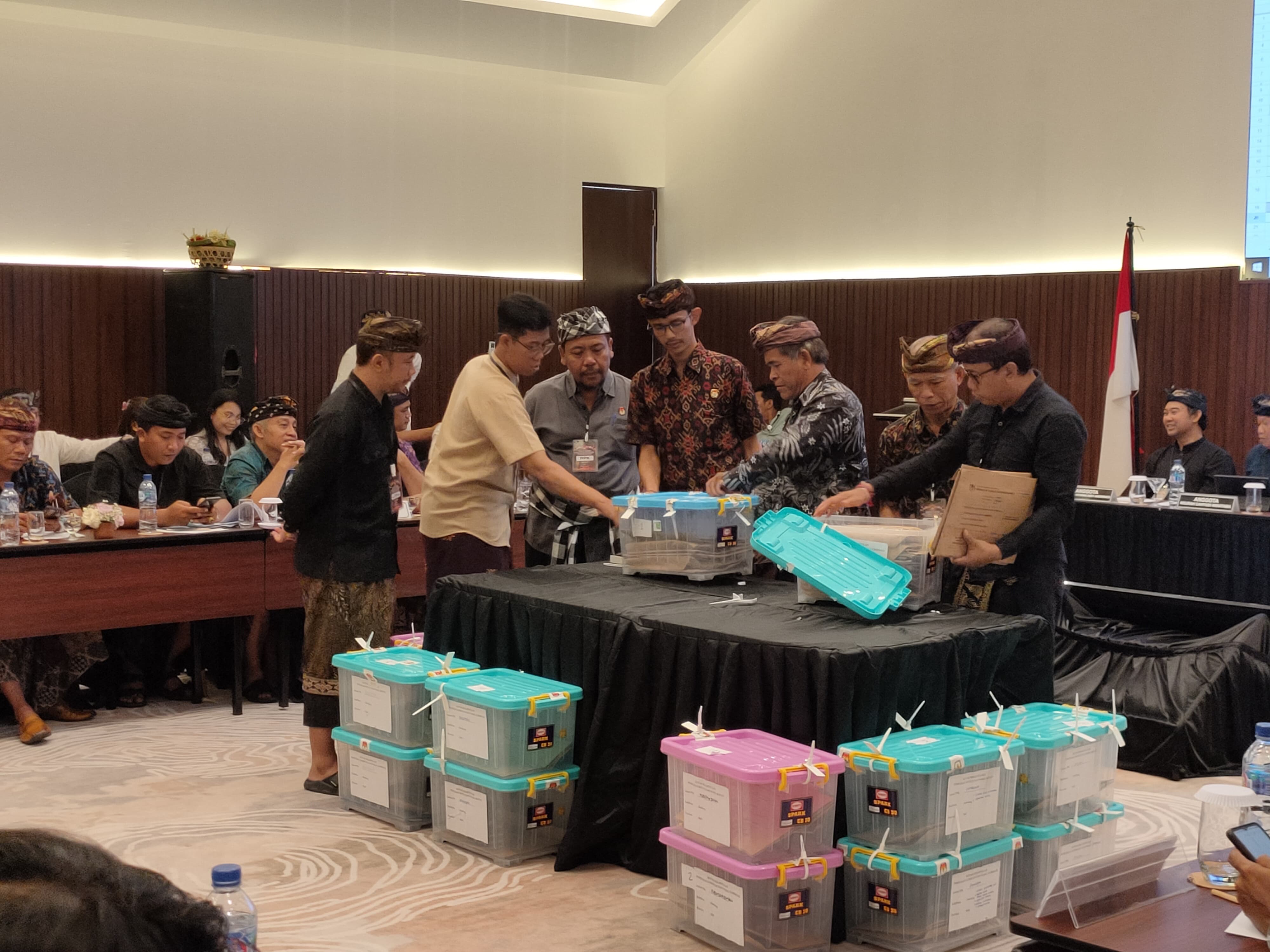 Proses rekapitulasi pada tahapan pleno tingkat kabupaten di Buleleng.