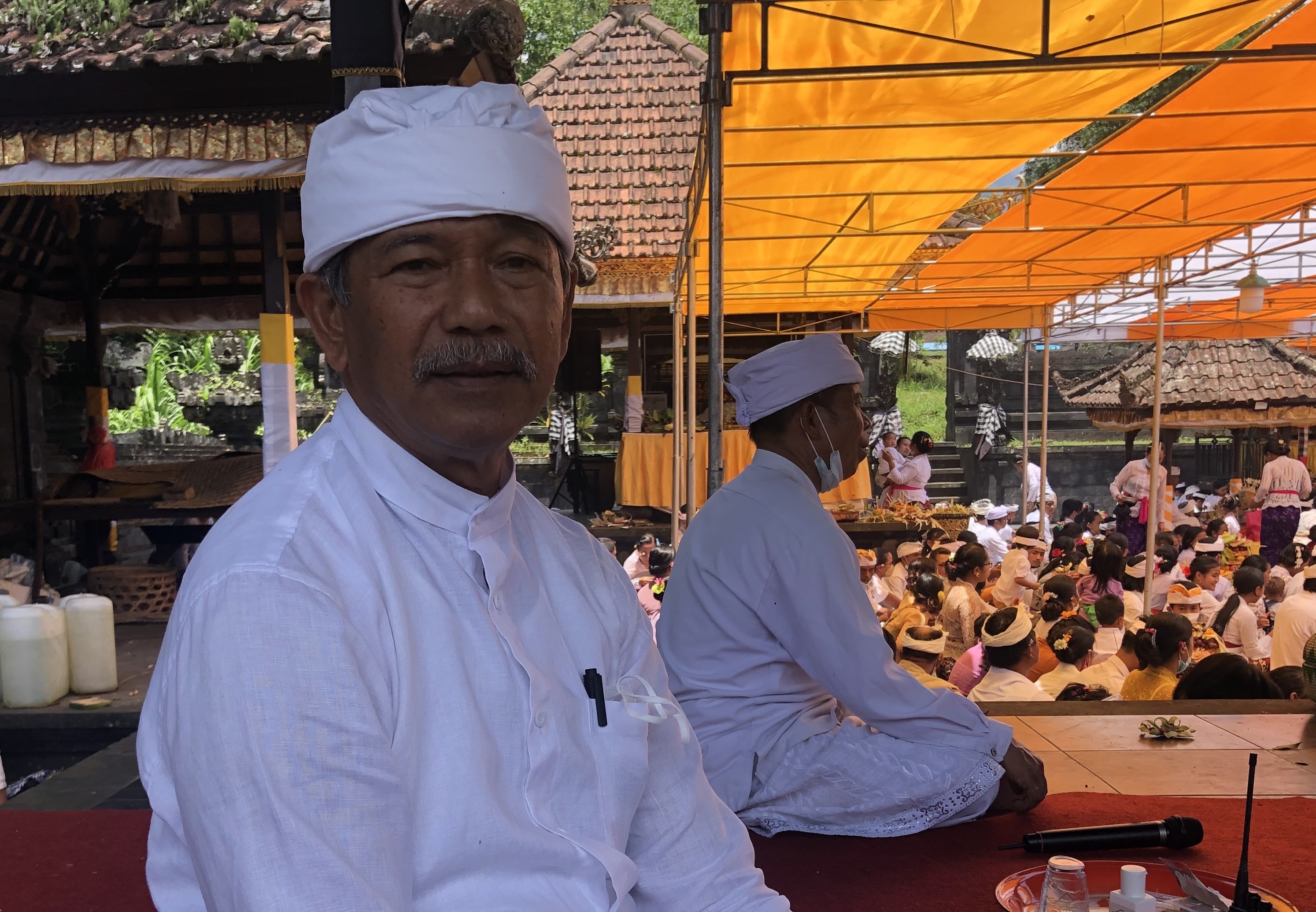 Bendesa Adat Selat: Jro Mangku Wayan Gede Mustika.