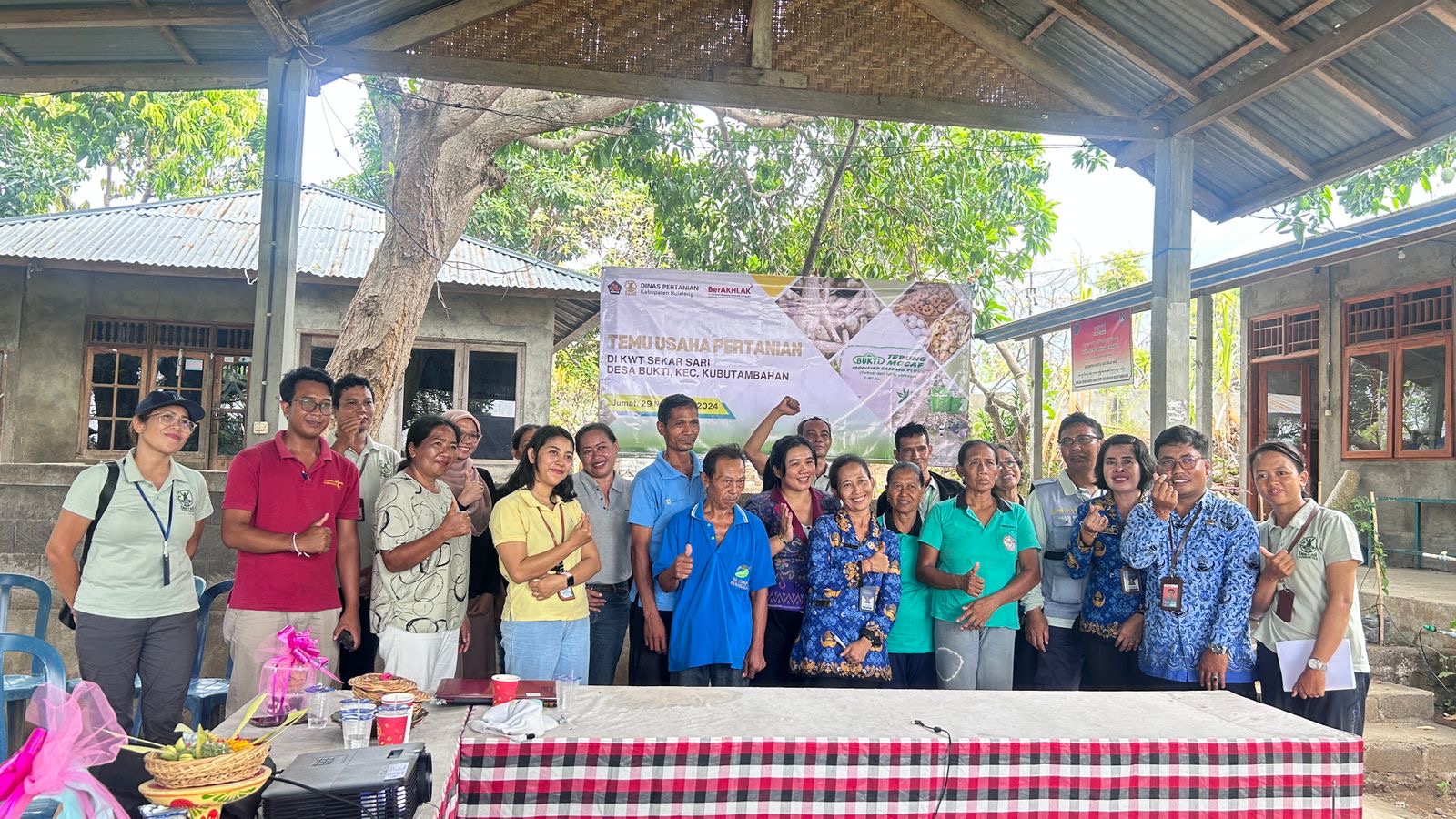 Pendamping UMKM PLUT Buleleng saat mendampingi KWT Sekar Sari di Desa Bukti, Kecamatan Kubutambahan, Buleleng