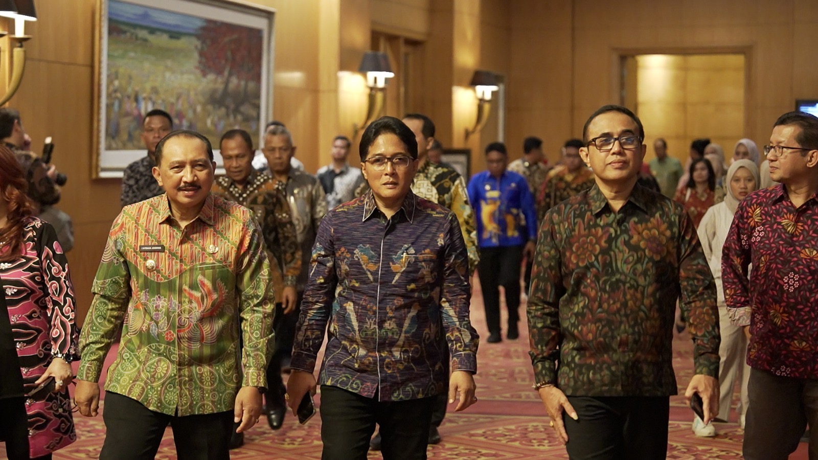 PENGHARGAAN: Bupati Giri Prasta menerima tiga Penghargaan dalam acara Malam Apresiasi Kinerja Pemerintahan Daerah 2024 di Hotel JW Marriot Jakarta, Kamis (12/12/2024).