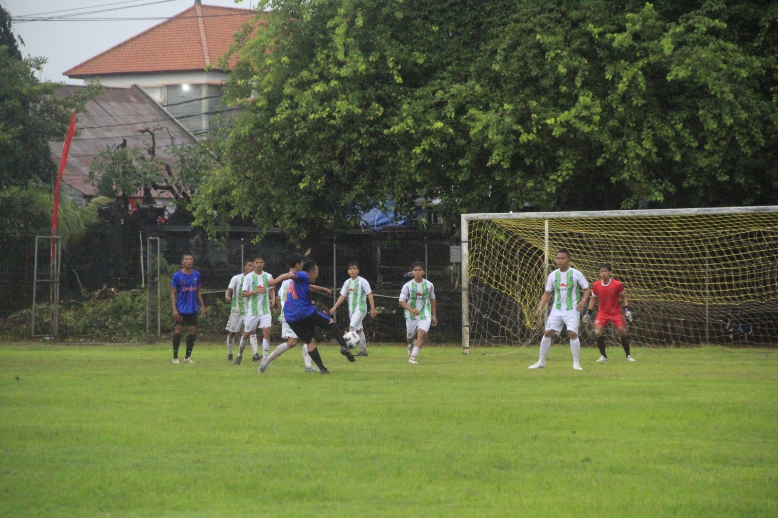 Pertandingan antara Persega Gerokgak dan Teja Harum pada Buleleng Cup 2024 di Lapangan Mayor Metra Singaraja.