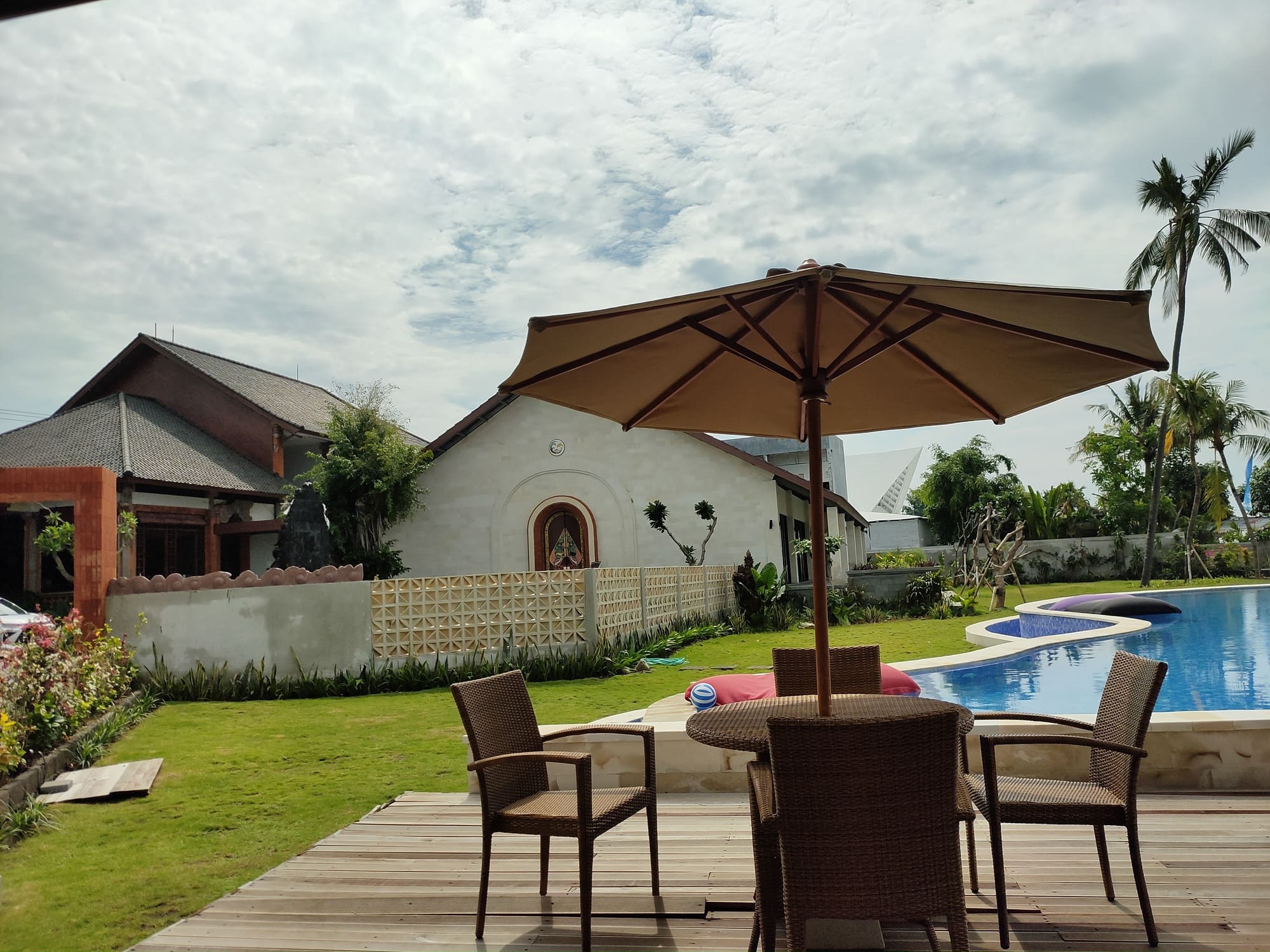 Situasi di Lovina Heaven Boutique Resort di kawasan Desa Kalibukbuk, Kecamatan Buleleng-Bali