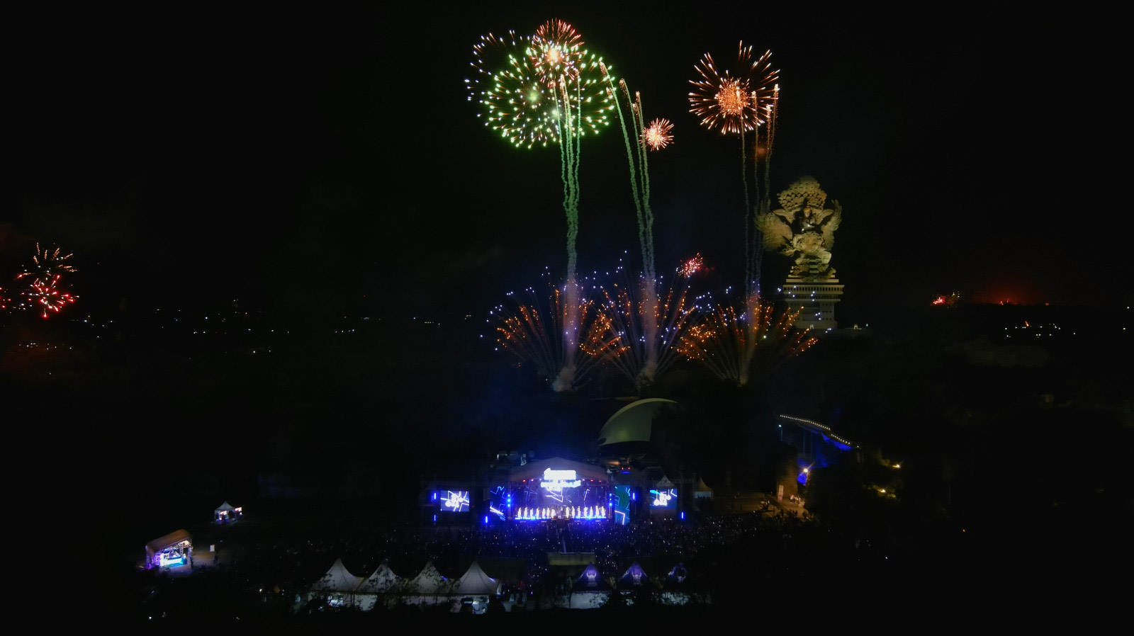 Kemeriahan Spectacular Fireworks di GWK Cultural Park saat malam pergantian tahun 2024 lalu.