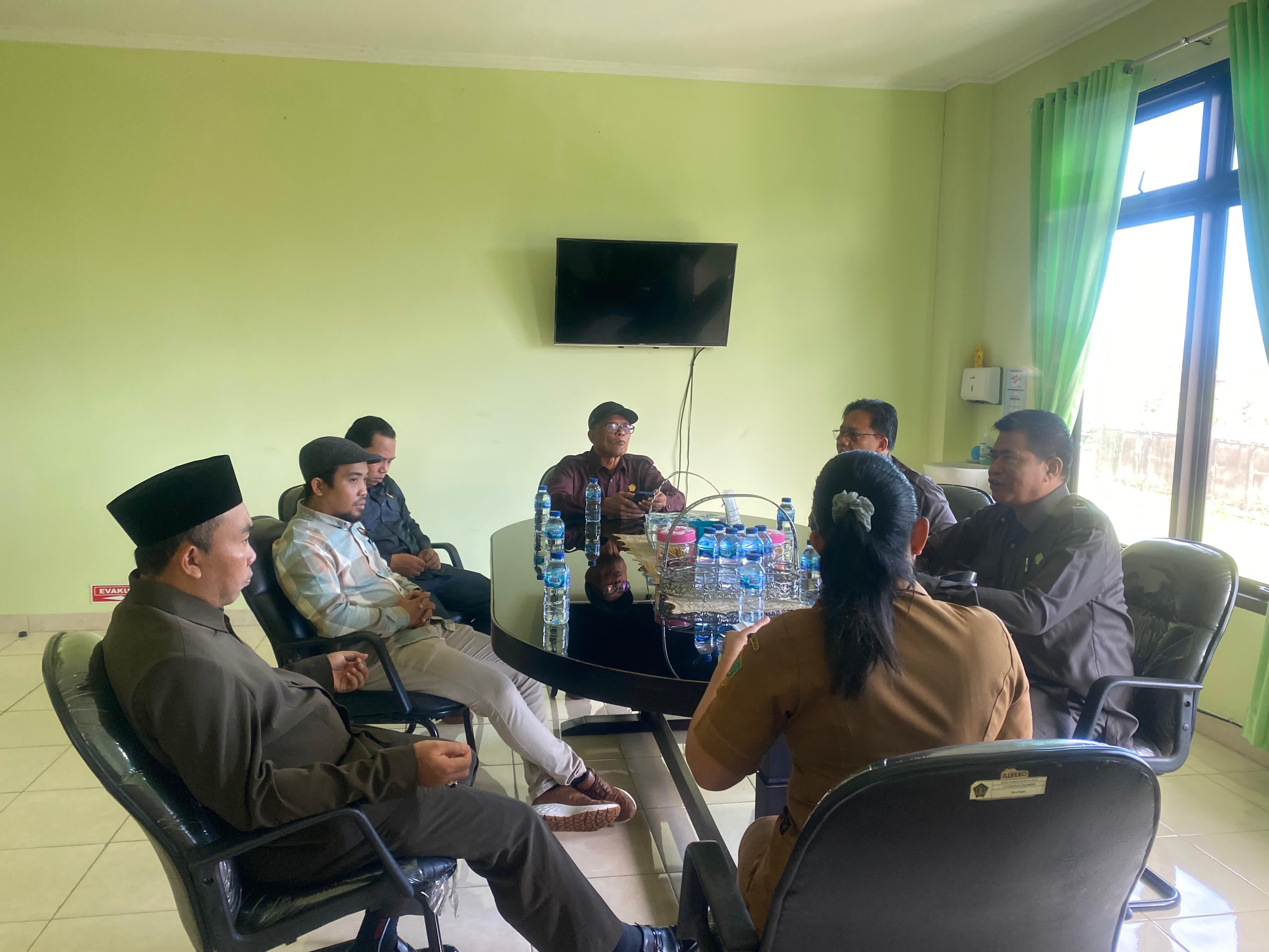 SIDAK : Komisi III DPRD Jembrana saat sidak ke RSU Negara, Senin (23/12/2024).