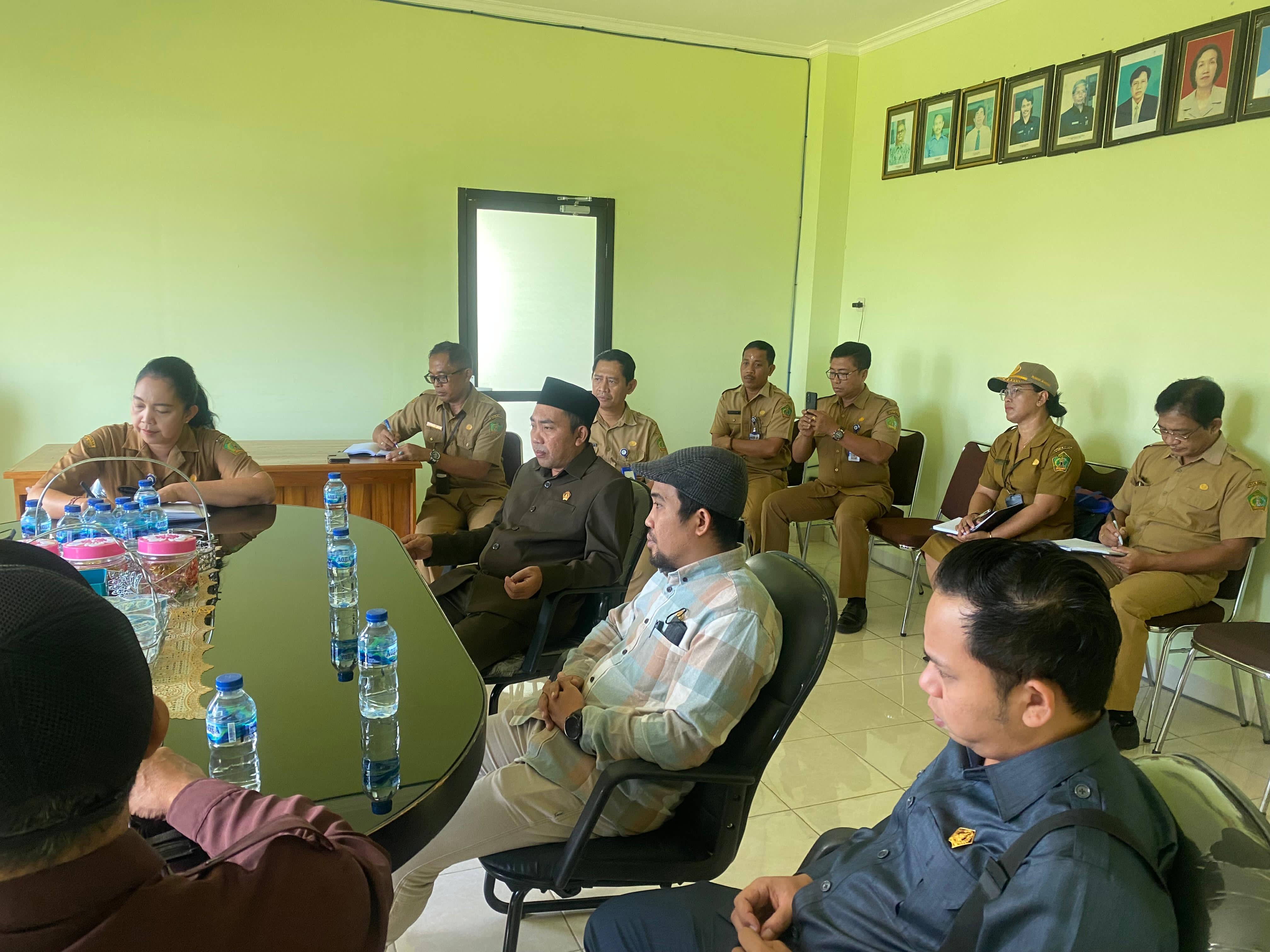SIDAK : Komisi III DPRD Jembrana saat sidak ke RSU Negara, Senin (23/12/2024).