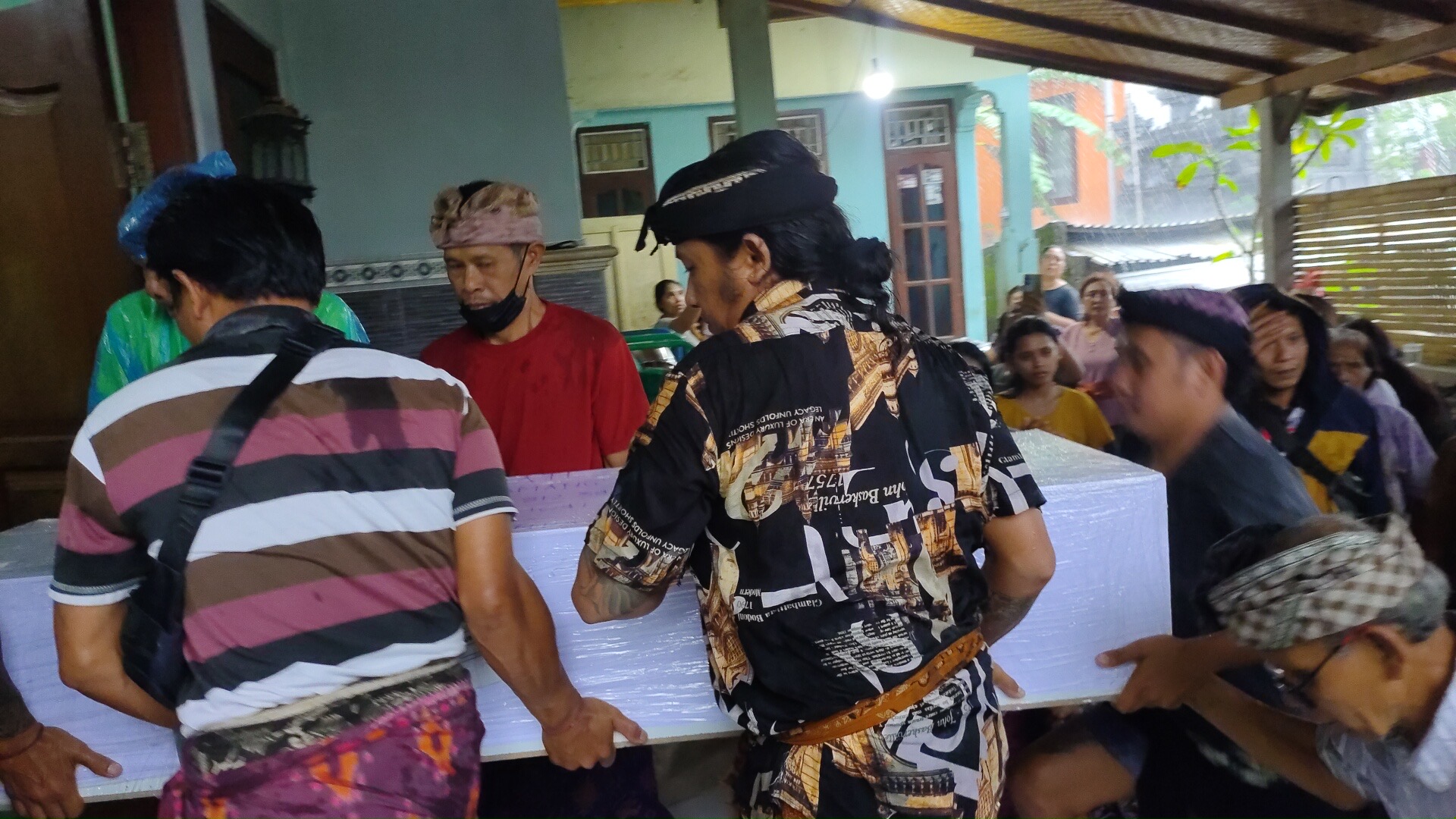 Suasana rumah duka mendiang Nurhayati di Desa Gitgit, Kecamatan Sukasada, Buleleng-Bali.