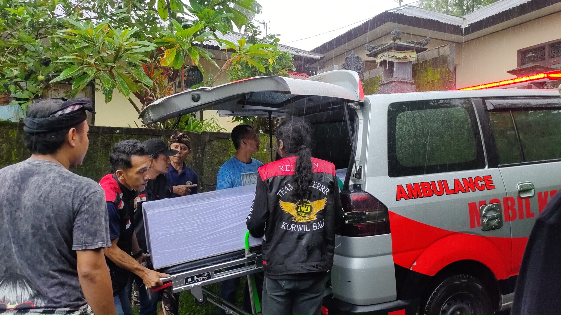 Suasana rumah duka mendiang Nurhayati di Desa Gitgit, Kecamatan Sukasada, Buleleng-Bali.