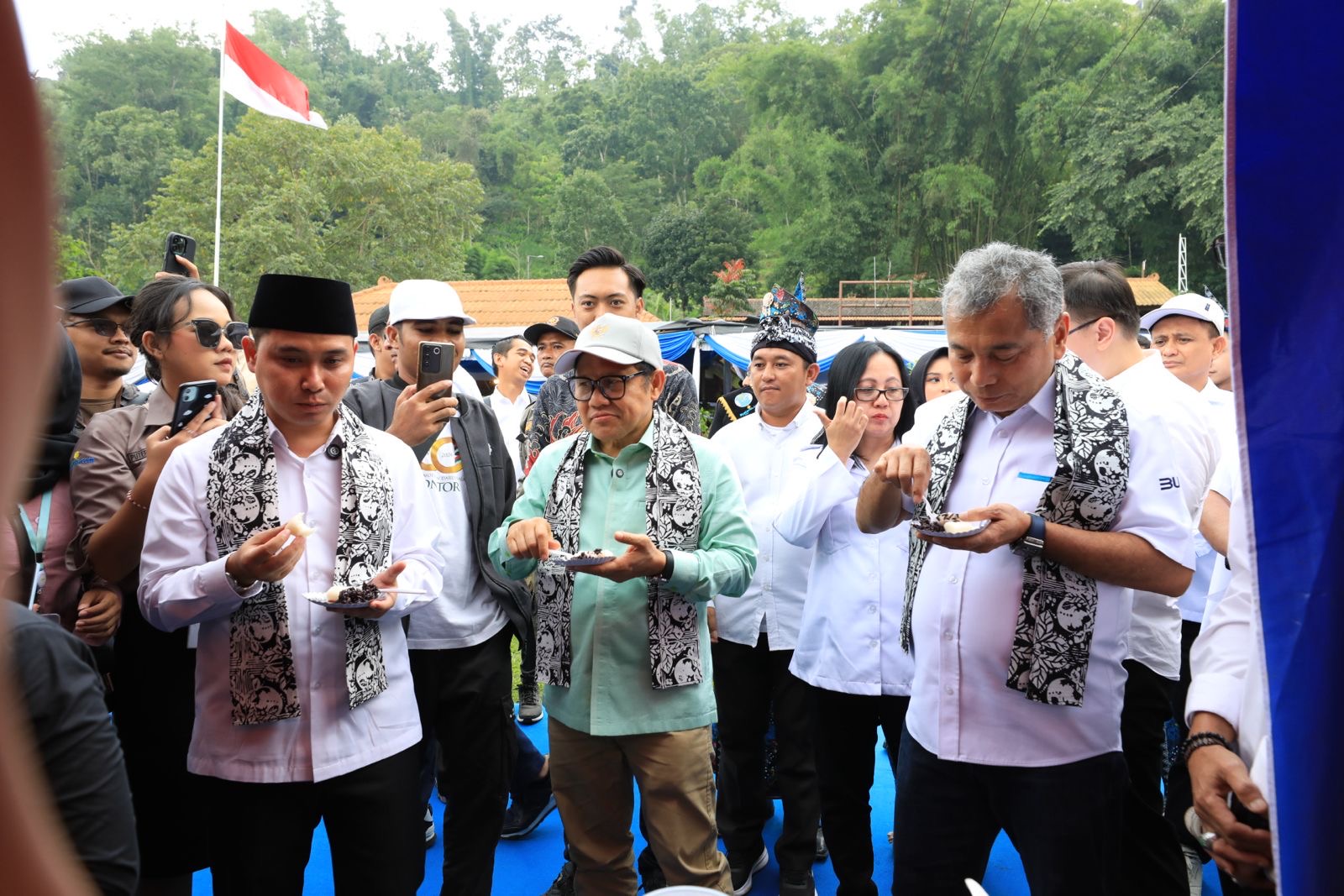 Direktur Utama BRI, Sunarso, saat mengunjungi Desa BRILiaN Ketapanrame di Kecamatan Trawas, Kabupaten Mojokerto, Provinsi Jawa Timur, pada Kamis (16/1/2025).