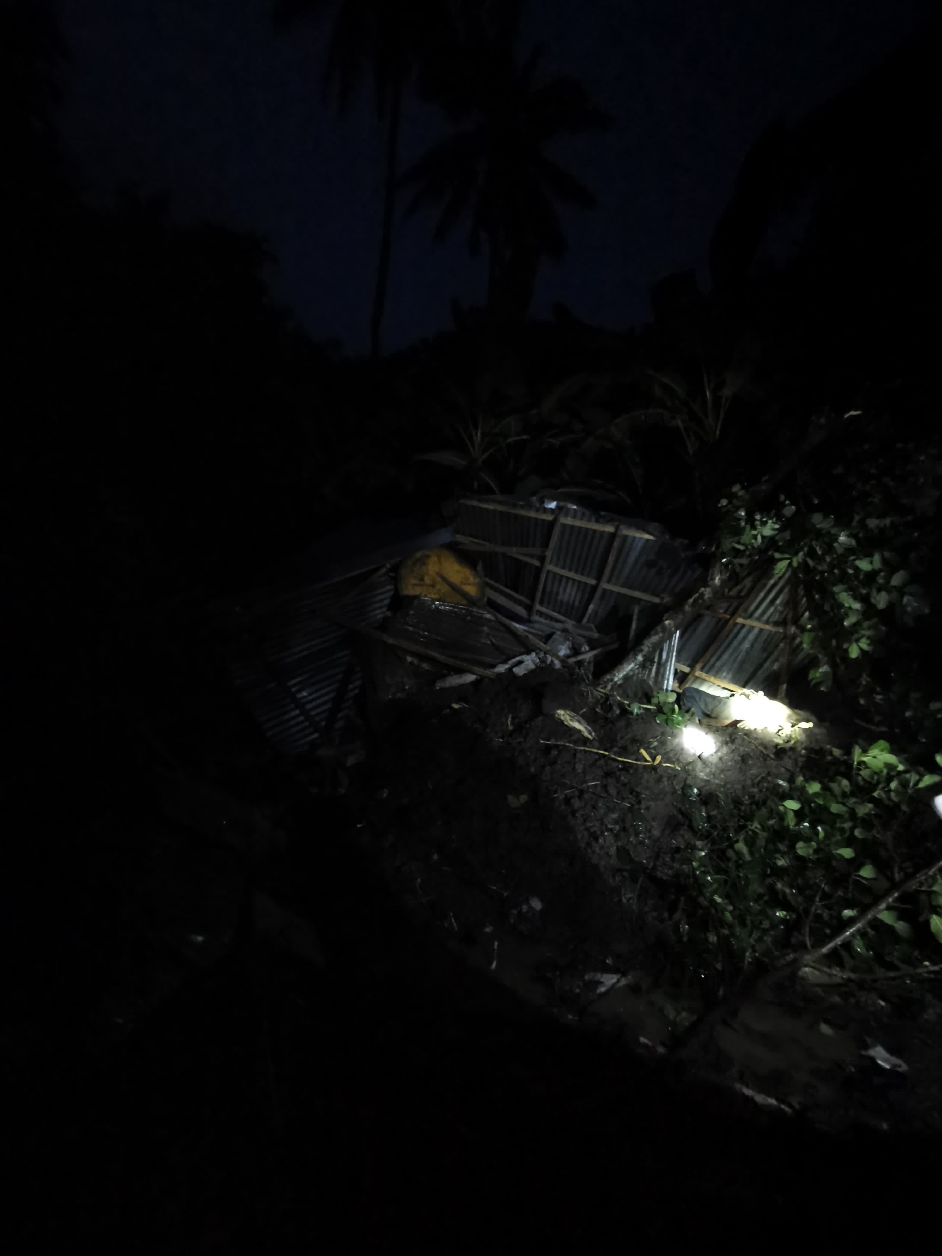 Tanah longsor yang terjadi di Desa Pikat, Klungkung, Minggu (19/1/2025).