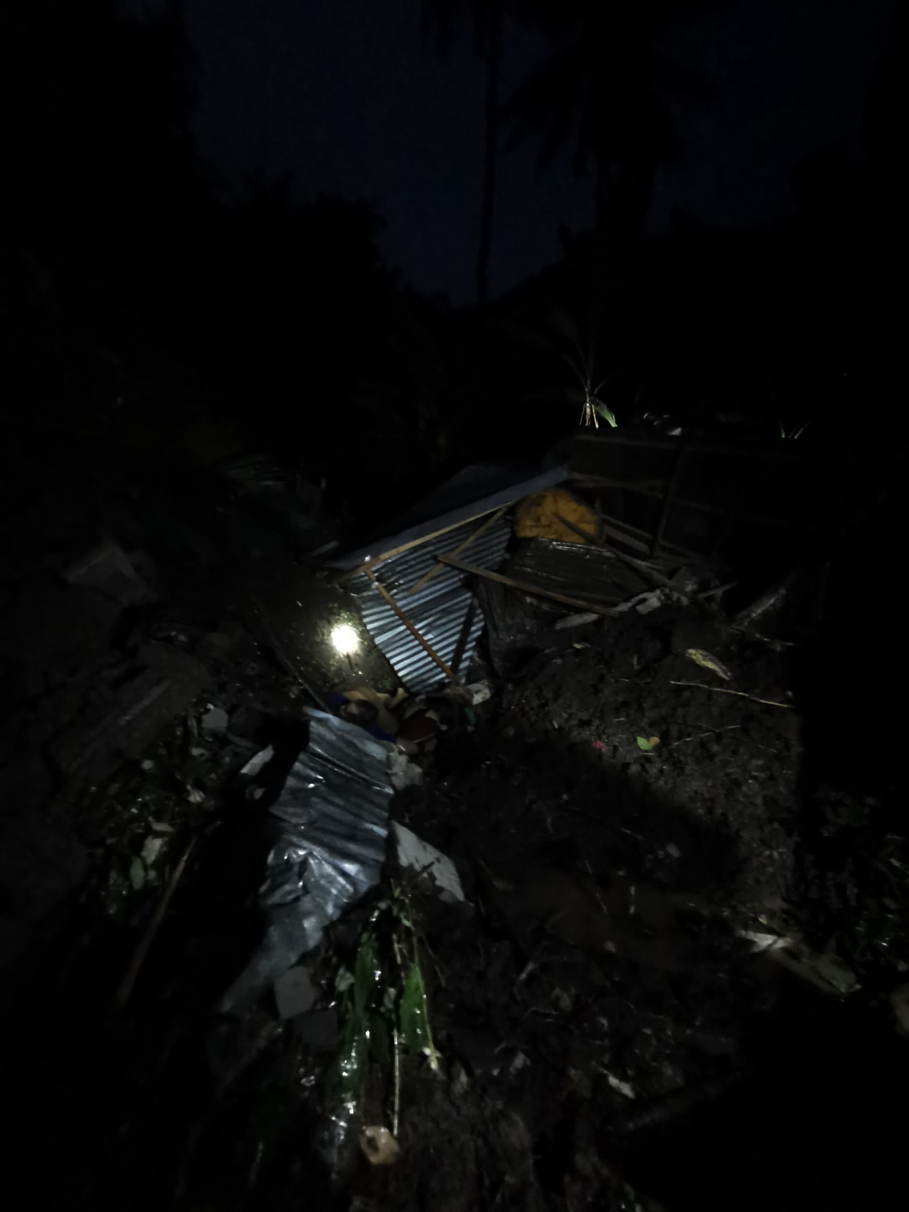 Tanah longsor yang terjadi di Desa Pikat, Klungkung, Minggu (19/1/2025).